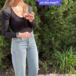 Jenny Taft Instagram - #ad NFL tailgate conversations lately … in our football era with @barefootwine ! #BarefootNFL #NFL