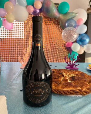 Jennyfer Chachat Instagram - #collaborationcommerciale si vous aimez les belles tables et les vins de qualité j’ai découvert @millesima la plus grande cave à vin en ligne ! 
Mon choix c’est porte sur le Château Saint-Maur Clos de la Capelune 2022, un vin rosé des côtes de Provence puissant et élégant à 43,33€ sur le site ! 
Avec Pâques qui approche voilà une bonne idée de vin pour accompagner votre repas ! 

 ⚠️L’abus d’alcool est dangereux pour la santé, à consommer avec modération. 

Quel est ton vin préféré ?

#millesima #millesimalovers #vins #pâques #belletable #epicurienne #influenceuse #chateausaintmaur #gap