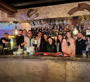 Jennyfer Chachat Instagram - #collaborationcommerciale 
𝗷𝗲 𝘃𝗼𝘂𝗱𝗿𝗮𝗶𝘀 𝗿𝗲𝗺𝗲𝗿𝗰𝗶𝗲𝗿 𝗹𝗲 @lebowling.gap 𝗱𝗲 𝗻𝗼𝘂𝘀 𝗮𝘃𝗼𝗶𝗿 𝘀𝗶 𝗯𝗶𝗲𝗻 𝗿𝗲ç𝘂 𝗽𝗼𝘂𝗿 𝗺𝗮 𝘀𝗼𝗶𝗿é𝗲 𝗱’𝗮𝗻𝗻𝗶𝘃𝗲𝗿𝘀𝗮𝗶𝗿𝗲 ! 
𝗨𝗻𝗲 é𝗾𝘂𝗶𝗽𝗲 𝗮𝘂 𝘁𝗼𝗽, 𝗮𝗺𝗯𝗶𝗮𝗻𝗰𝗲 𝗴𝗮𝗿𝗮𝗻𝘁𝗶 𝗮𝘃𝗲𝗰 𝘂𝗻 𝗗𝗝 𝗱𝗲 𝟮𝟮𝗵 à 𝟭𝗵 𝗹𝗲 𝘀𝗮𝗺𝗲𝗱𝗶 ! 

#bowling #gap #myhautesalpes #amis #friends #birthdayparty #MATP #LAA #w9 #tvrealite #influenceuses #ipreview via @preview.app