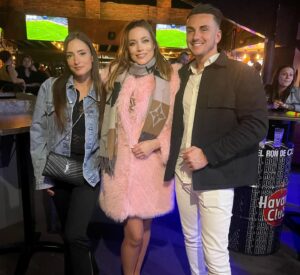 Jennyfer Chachat Instagram - #collaborationcommerciale 
𝗷𝗲 𝘃𝗼𝘂𝗱𝗿𝗮𝗶𝘀 𝗿𝗲𝗺𝗲𝗿𝗰𝗶𝗲𝗿 𝗹𝗲 @lebowling.gap 𝗱𝗲 𝗻𝗼𝘂𝘀 𝗮𝘃𝗼𝗶𝗿 𝘀𝗶 𝗯𝗶𝗲𝗻 𝗿𝗲ç𝘂 𝗽𝗼𝘂𝗿 𝗺𝗮 𝘀𝗼𝗶𝗿é𝗲 𝗱’𝗮𝗻𝗻𝗶𝘃𝗲𝗿𝘀𝗮𝗶𝗿𝗲 ! 
𝗨𝗻𝗲 é𝗾𝘂𝗶𝗽𝗲 𝗮𝘂 𝘁𝗼𝗽, 𝗮𝗺𝗯𝗶𝗮𝗻𝗰𝗲 𝗴𝗮𝗿𝗮𝗻𝘁𝗶 𝗮𝘃𝗲𝗰 𝘂𝗻 𝗗𝗝 𝗱𝗲 𝟮𝟮𝗵 à 𝟭𝗵 𝗹𝗲 𝘀𝗮𝗺𝗲𝗱𝗶 ! 

#bowling #gap #myhautesalpes #amis #friends #birthdayparty #MATP #LAA #w9 #tvrealite #influenceuses #ipreview via @preview.app
