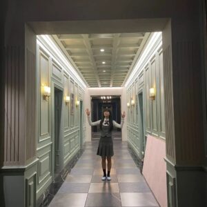 Jeon Chae-eun Instagram - 저어 위대한 냅튠의 모든 바닷물이 내 손의 피를 깨끗이 씻어줄까? 아니야.. 오히려 내 손이 바다를 붉게 물들일거야...
#작은아씨들
#원상아
#오인혜
#박효린