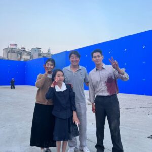 Jeon Chae-eun Instagram - 하하.. 피가 안 묻어있는 사진이 거의 없다😅
이제서야 올리는 삼식이삼촌 모음집🩶
디즈니플러스! 16화까지 모두 다 나왔으니 다들 꼭꼭 정주행 하기!
#삼식이삼촌 #박수진 #이호석 #지나 #김산 #레이첼 #김광민 #가짜피 #fakeblood