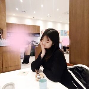 Jeon Chae-eun Instagram - #유령 시사회
유령 화이팅!⭐
용산 cgv imax 영화관 짱커요..!
#영화유령 #이하늬