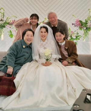 Jeon Chae-eun Instagram - 결혼식장에서 🌟 
#당신이소원을말하면 
#유서진
#전채은
