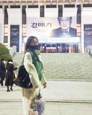 Jeon In-hwa Instagram - 연극 "갈매기"
공연 보러가는날~😄
명불허전 이순재 선생님의 연출과 연기~ 
소유진의 그 어느때보다 돋보이는 연기가 무대에서 멋지게 빛났던 날~👏
클래식한 살아있는듯한 무대배경이 너무 예뻤다^^
.
.
.
#연극 갈매기
#유니버셜아트센터 
#이순재선생님 
#소유진