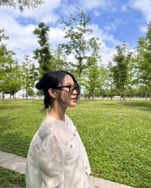 Jeon Ji-yoon Instagram - 7월의 절거운 모멘텀🌼
