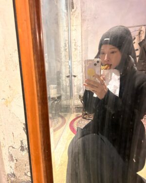 Jeon Ji-yoon Instagram - 첫 방어, 첫 눈, 첫 붕어빵, 첫 방글이네 케익샵..
@tamnna_inn 
🤍