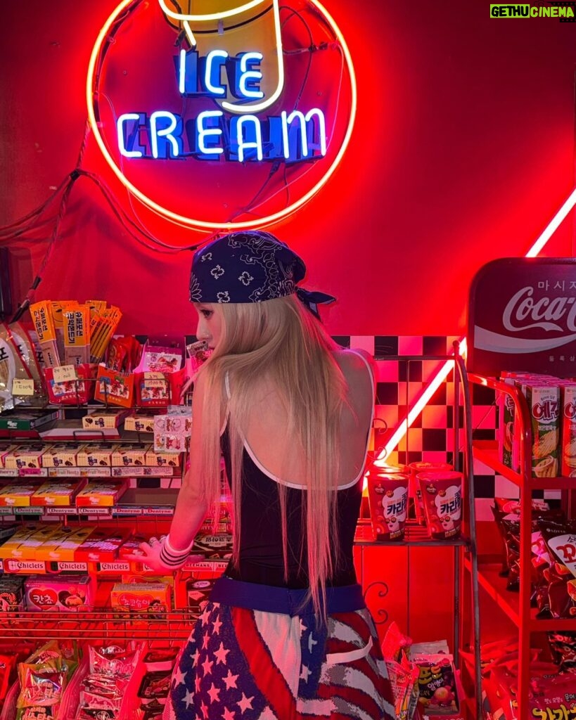 Jeon Hee-jin Instagram - Candy crush 🍬 🍭 ⚡️ sheesh~