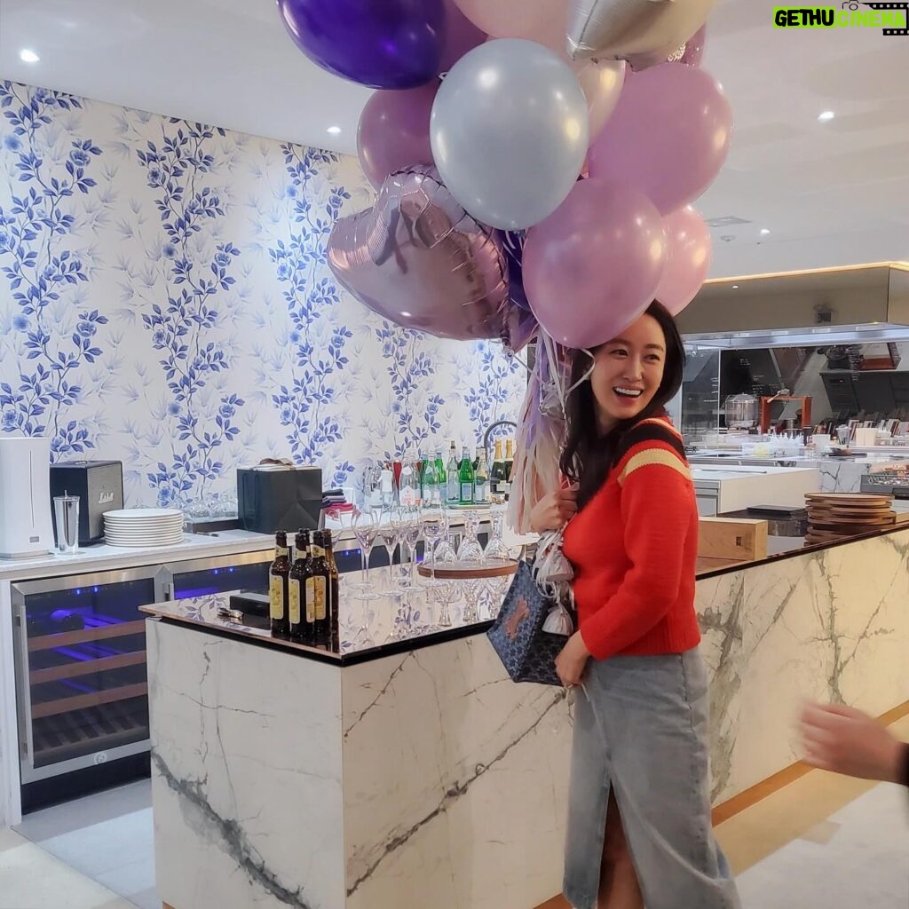 Jeon Hye-bin Instagram - 사랑하는 주희언니 축하해요🎂🎈🥰