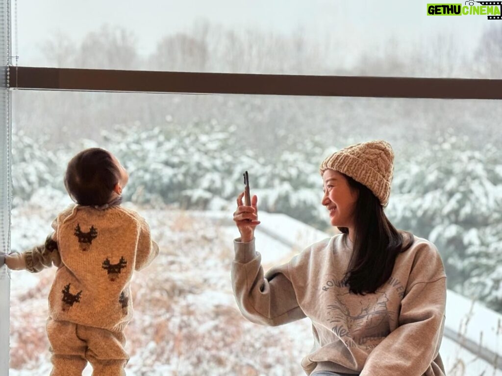 Jeon Hye-bin Instagram - 따듯하고 행복한 새 해를 잘 맞이하셨기를🙏🫶🏻❤️