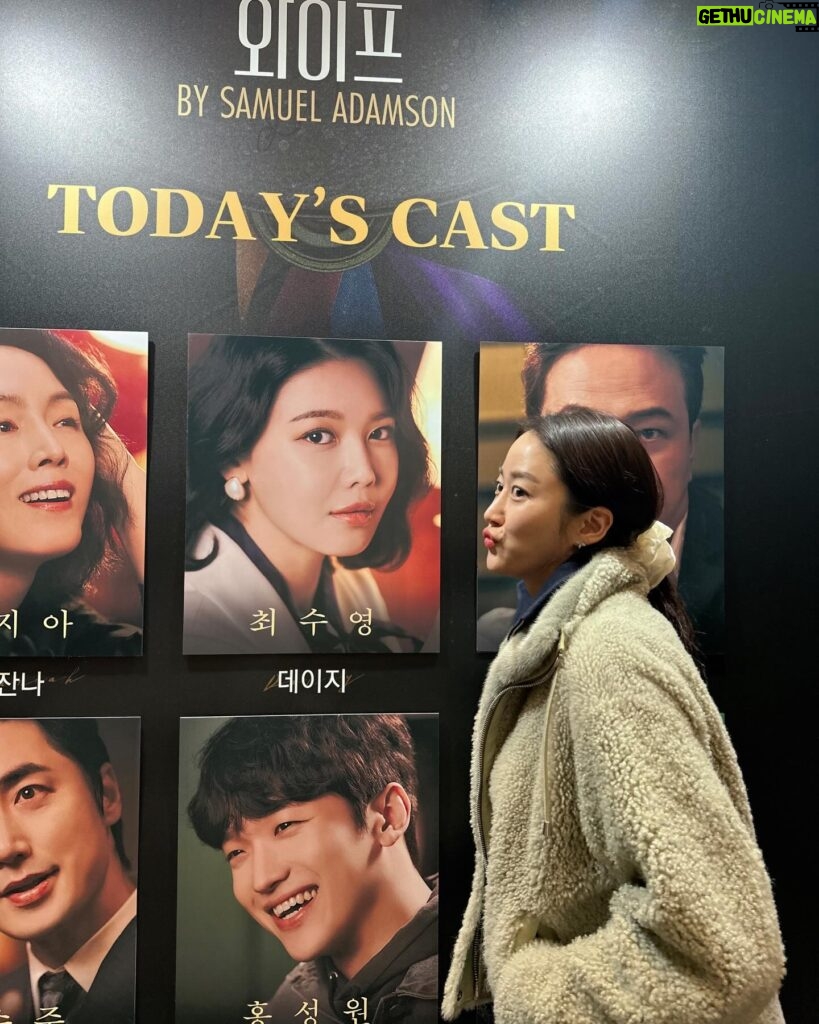 Jeon Hye-bin Instagram - #연극와이프 무엇보다도 수영이의 배우로써 눈부신 도약이 정말 멋지고 부러웠다 그리고 나와 남편을 초대해준 스윗한 남친도 부러웠다 😜 @jstar_allallj 이토록 멋지게 해내주신 모든 배우분들 존경👍✨