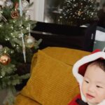 Jeon Hye-bin Instagram – 너와 함께하는 두번째 크리스마스🎄

#엄마바지지못미 
#내년엔산타할아버지만나자🎅🏻 
#아기라서어쩔수없이몇번울어서
#이번년도에는 #패스
#메리크리스마스🎄