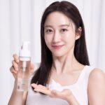 Jeon Hye-bin Instagram - #광고 부드럽고 촉촉한 아침 세안제를 찾으시고 계신가요? 👀 저는 아침세안이 하루의 피부 컨디션을 지켜준다고 생각해요 물세안 만으로는 밤 새 쌓인 노폐물이 걱정이고 너무 강한 세안제는 피부를 건조하게 하니 정말 잘 골라야 겠죠 풍성하고 부드러운 버블을 가득 담은 💦 알래스카 버블 폼으로 촉촉하고 편안하게 💙 ❄ 피부를 활력 있게, 화잘먹 클렌저! ❄ 예민해진 피부를 편안하게 ❄ 세안 후에도 촉촉하게 ❄ 모든 피부 타입에도 OK, 약산성 포뮬러 #베네투스 #식물성유산균 #락토바실러스 #프로폴리스 #클렌저 #클렌징 #폼클렌저 #폼클렌징 #약산성 #약산성클렌징 #약산성클렌저 #알래스카버블폼
