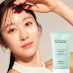 Jeon Hye-bin Instagram - #광고 이제!!! 번들거리고 곱게 해놓은 메이크업 녹이는 썬크림 말고 수분 가득 워터리 제형으로 끈적이지 않는 산뜻한 선크림 💚 메이크업 전에 사용하면 쫀쫀 물광 표현까지 💦 베네투스 워터리 그린 썬 에센스! 3월 27일 수요일 베네투스에서 만나보세요 😆 #베네투스 #선크림 #유기자차 #촉촉한선크림 #워터리그린썬