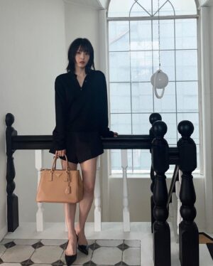 Jeon So-nee Instagram - 🖤🍮🖤
@prada #PradaGalleria #adv