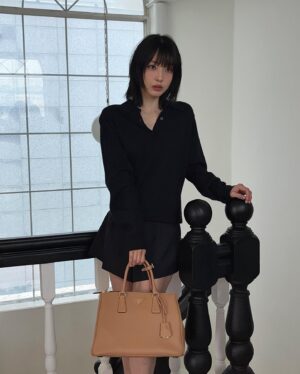 Jeon So-nee Instagram - 🖤🍮🖤
@prada #PradaGalleria #adv