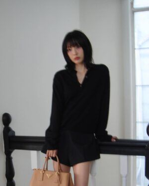 Jeon So-nee Instagram - 🖤🍮🖤
@prada #PradaGalleria #adv