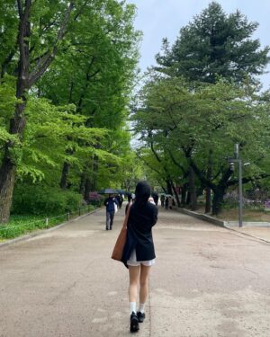Jeon So-nee Instagram - 4월 날씨엔 밖에만 나가면 웃음이 실실 
@LouisVuitton #광고 #LVLowkeyHobo