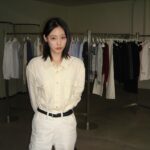 Jeon So-nee Instagram - 🧈버터 셔츠를 입은 1등 손님은 불 꺼진 뚜드먼트부터 화사한 햇살 받은 튜드먼트까지 다 보고! 🍊
