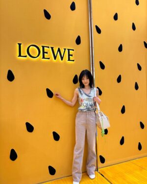 Jeon So-nee Instagram - 🍍🥝🍒로에베 2024 파울라이비자 컬렉션 
신세계강남점 4월28일까지 팝업! 
@loewe #LOEWE #LOEWEPaulas