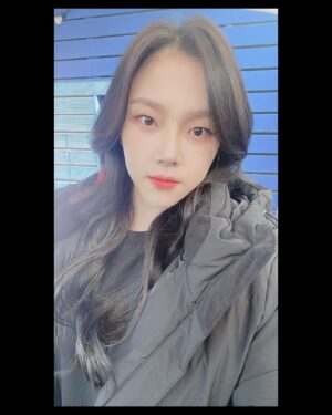 Jeong Da-eun Instagram - 오랜만에 입좀 내밀어쒀요 👋🏻
