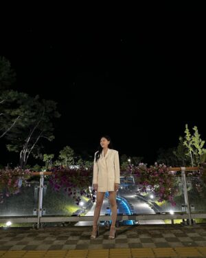 Jeong Da-eun Instagram - 어느날 사진으로나마 190cm가 되었다 ^^