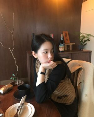 Jeong Da-eun Instagram - 만땅 충전 여행 🌊 🍊 🌴=🖤🖤🖤