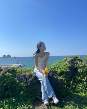 Jeong Da-eun Instagram - 여름 끝자락 제주에서 .. 🌴💚
