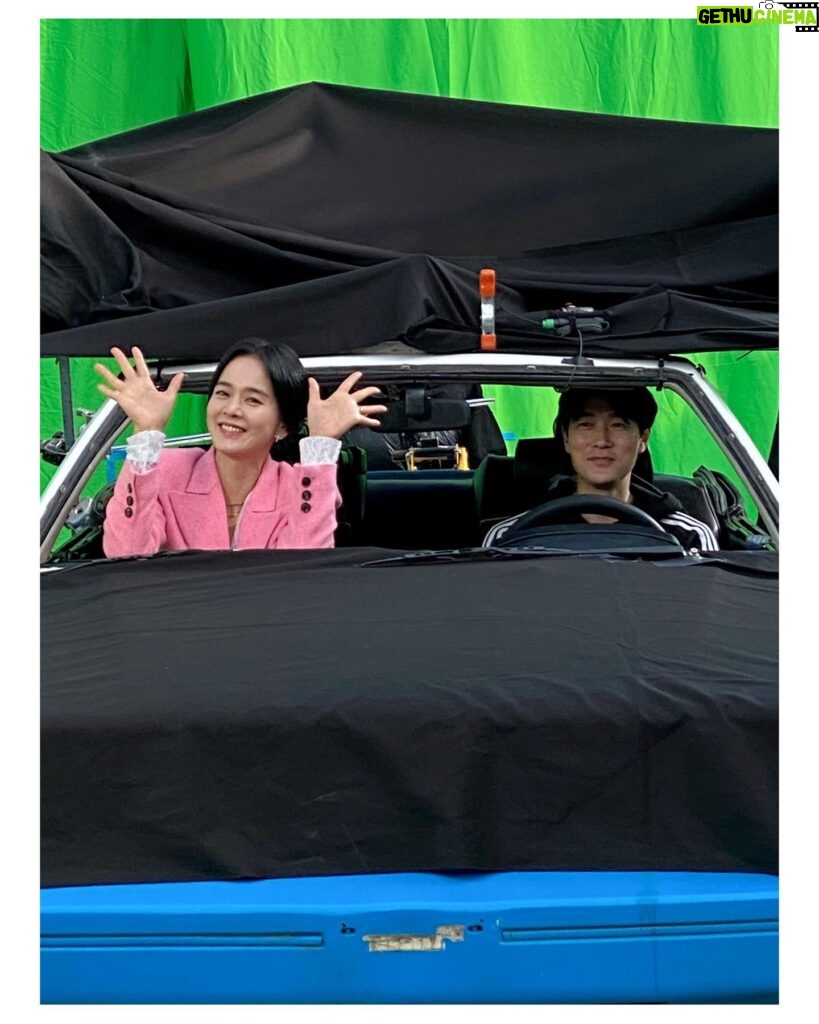 Jeong Hye-young Instagram - 작년 가을 1980년대로 갔던 크로마키 촬영 현장 🎥 차 씬 ^^
