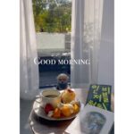 Jeong Hye-young Instagram – Good morning 
창문 활짝 열고 모닝커피와 함께
요즘 읽고 있는 책 
미술관을 빌려 드립니다-이창용 지음
인비저블 처치-김성규 지음