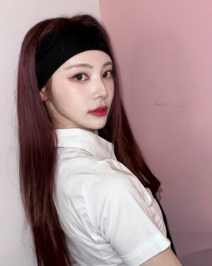 Jeong Jin-sol Instagram - 오랜만에 헤어밴드 •̀ᴗ•̀