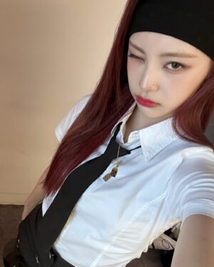 Jeong Jin-sol Instagram - 오랜만에 헤어밴드 •̀ᴗ•̀
