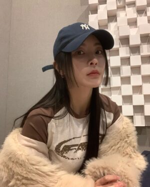 Jeong Yu-mi Instagram - 장기간 사극촬영 끝났으니 뒷북 좀 쳐도 되쟈나.💇🏻‍♀️😛💕