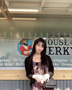 Jeong Yu-mi Instagram - ☕️&🍩.
