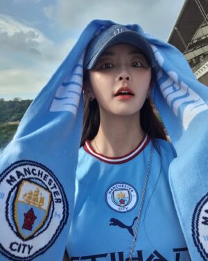 Jeong Yu-mi Instagram - 뜨거웠던 어제, 오픈트레이닝.🩵🔥🩵
#mancity#이거라도본게어디야#오늘경기는편히집에서#집이최고지🥲