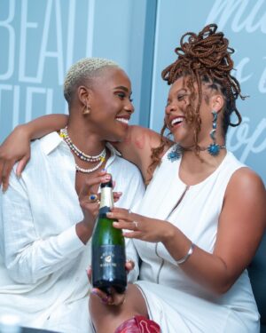 Jerrie Johnson Instagram - Swipe for a Big announcement 📢 

Special thanks to @spiritzexpression @drkarrendunkley @i_am__moses @_hospitalityexpert_ For making this trip to Jamaica EXTRA SPECIAL 🤍 And to all my friends who 🤫

#jamiaca #Travel #PrivateVillasAndChampagne