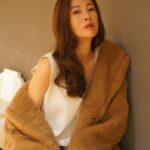 Jesseca Liu Instagram – Cozy, iconic Teddy Bear coat has just won my heart ❤️
@maxmara #maxmarateddyten #maxmarasingapore