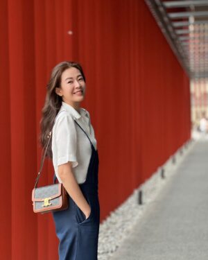 Jesseca Liu Instagram - 红的各种可能性…….
它绝对是行程里的一个亮点，
也是日本文化中的指标❤️
#绚耀爱情
#tb