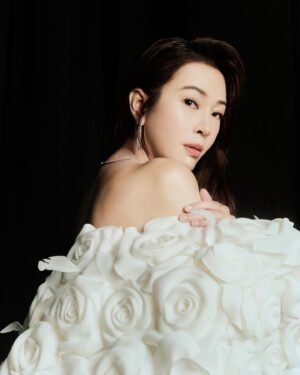 Jesseca Liu Instagram - Congrats to the most beautiful and hardworking soul on winning all time favourite actress award this year. It’s my honor styling you for 13 incredible years. Here’s to many more. 🏆🌟

Gown: @nicolefeliciacouture @theivorybridal @angjinyuan Jewellery: @tiffanyandco @alisonloo 
Shoes: @louboutinworld @claragoh 
Make up: @shaunleelee 
Hair: @mrlow Passion Hair Salon 
Photography: @shawnpaultan 
Styling: @rongg assisted by @sabrinakyy 

#starawards2024