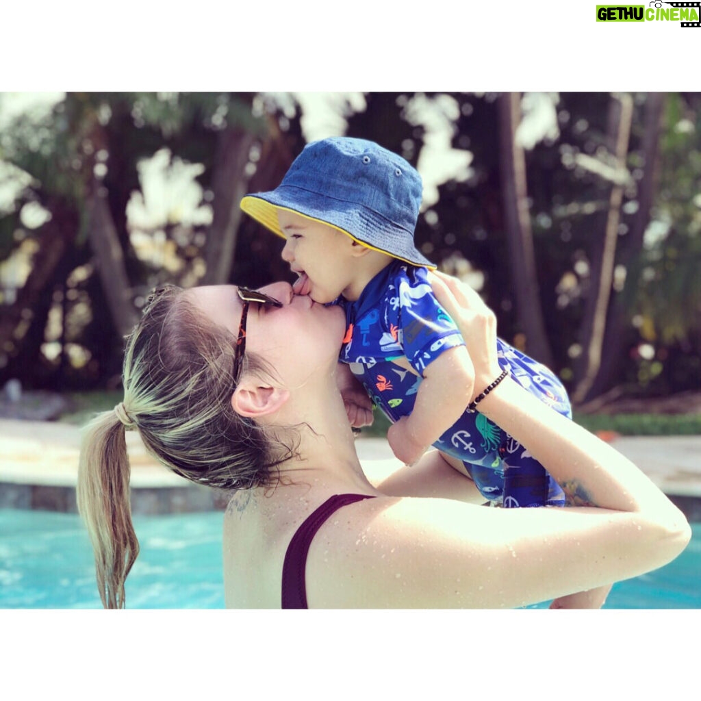 Jessi Smiles Instagram - Sundays are for pools and tongue kisses 😘💛