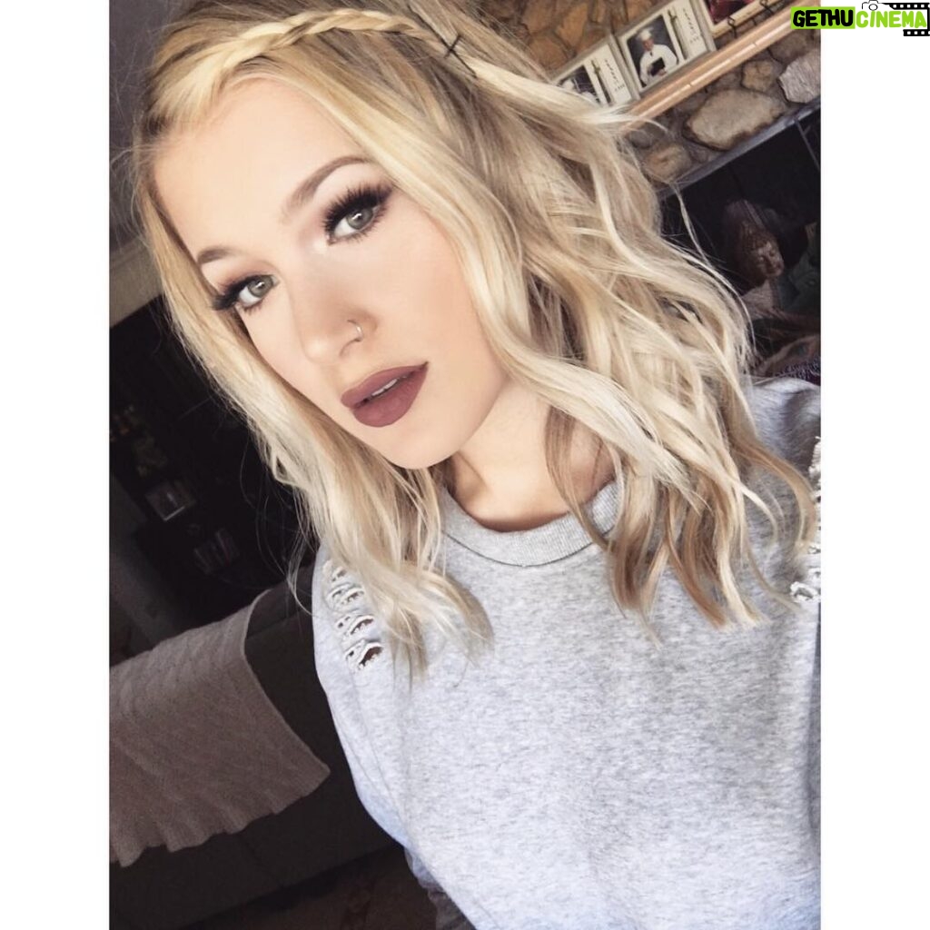 Jessi Smiles Instagram - new hair who dis