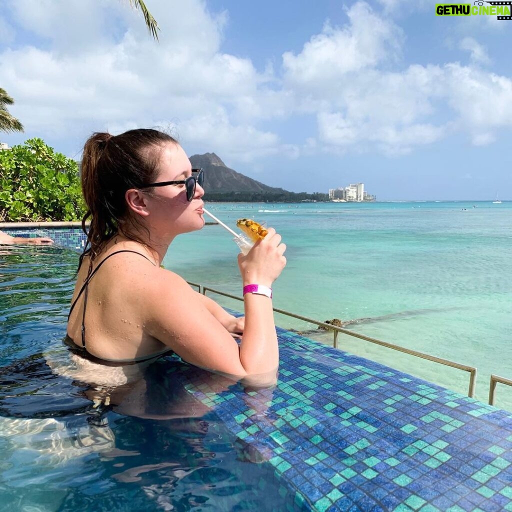 Jessi Smiles Instagram - Patricia takes Hawaii 🌸🍹