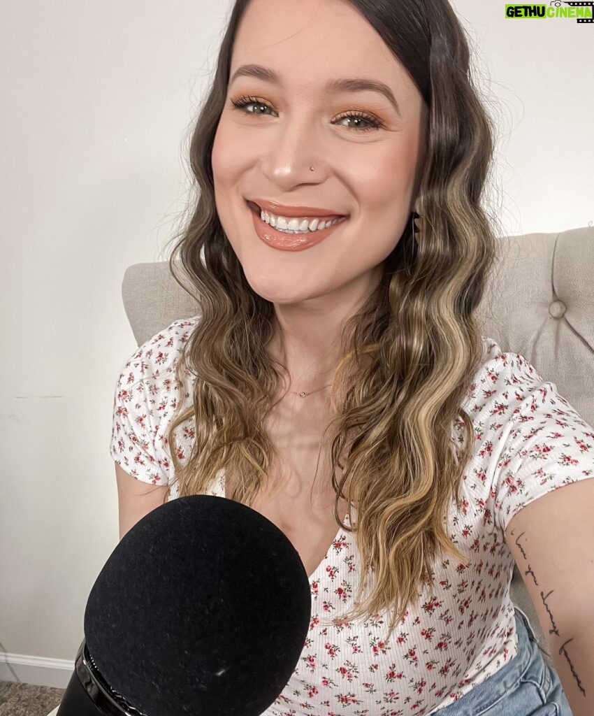 Jessi Smiles Instagram - Psssttt….me and @lily_marston are starting a podcast!! Link in bio Check out our stories tomorrow for the full details - first episode of “Do We Know Them?” goes up this Sunday! 💃🏻