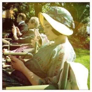 Jessica Brown Findlay Instagram - 🤰🏻

A little #tbt of Lady S, preggo. I know how you feel girl 💚💚💚 this was my very last day of filming. Sunshine snoozing and sun hats x