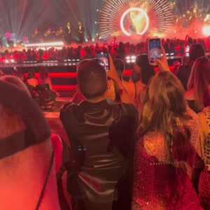 Jessica Cerezo Instagram - Una noche maravillosa donde pude conectar con gente hermosa como mi amiga @ivonnemonteroof en los mejores premios de la música latina @latinbillboards @telemundo @arapmx @rodrigoguirao @lidereslatinosmx @carlosadyan @cesarconde @ronalddaym entre otras estrellas de la música y compañeros de #telenovelas ! @camilo @xtina gracias padre por tan hermosa noche ! #premios #musica #actriz #companeros #redcarpet #afterparty @mayamiwynwood #friends#active #aretes @helga_teran #miami #vzla #justme