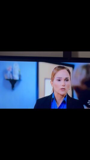 Jessica Cerezo Instagram - Poco a poco #sara estará entrando en la vida de #juan @andresebastianglz ! No se pierdan esta increíble historia @vuelveamitvnovela @telemundo @telemundoseries #9pm @delacampa #actriz #active #blessed ! @mvp_talent !! Cuéntenme como les ha parecido la historia? Que piensan de #sara ! Los leo ………🤗🤩🙏👇🏻