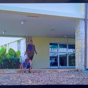 Jessica Cerezo Instagram - #alaire @vuelveami.tv @telemundoseries #recap del capítulo de hoy! Las cosas no van nada bien para #diego @delacampa por otro lado el pobre Juanito esta muy triste @andresebastianglz 😞 que va a pasar con esta  historia? No te la pierdas de lunes a viernes a las 9 pm por @telemundo ! Que les pareció el capítulo de hoy? Los leo 🤩🌟😃🙄🥰👇🏻 #talent @mvp_talent #actriz #blessed #gracias @seriestlmundo @telenovelasfan_hungria @nagoreplaya y a todos los que siempre me escriben para decirme tantos buenos deseos! Gracias 🤩🌟💋❤️