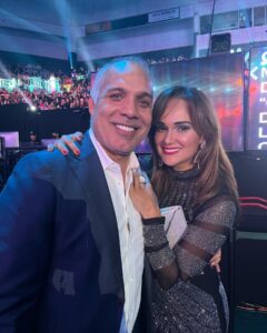 Jessica Cerezo Instagram - Una noche maravillosa donde pude conectar con gente hermosa como mi amiga @ivonnemonteroof en los mejores premios de la música latina @latinbillboards @telemundo @arapmx @rodrigoguirao @lidereslatinosmx @carlosadyan @cesarconde @ronalddaym entre otras estrellas de la música y compañeros de #telenovelas ! @camilo @xtina gracias padre por tan hermosa noche ! #premios #musica #actriz #companeros #redcarpet #afterparty @mayamiwynwood #friends#active #aretes @helga_teran #miami #vzla #justme