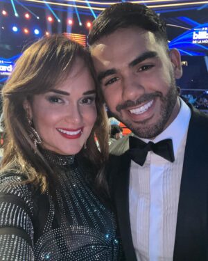 Jessica Cerezo Instagram - Una noche maravillosa donde pude conectar con gente hermosa como mi amiga @ivonnemonteroof en los mejores premios de la música latina @latinbillboards @telemundo @arapmx @rodrigoguirao @lidereslatinosmx @carlosadyan @cesarconde @ronalddaym entre otras estrellas de la música y compañeros de #telenovelas ! @camilo @xtina gracias padre por tan hermosa noche ! #premios #musica #actriz #companeros #redcarpet #afterparty @mayamiwynwood #friends#active #aretes @helga_teran #miami #vzla #justme