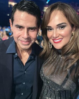 Jessica Cerezo Instagram - Una noche maravillosa donde pude conectar con gente hermosa como mi amiga @ivonnemonteroof en los mejores premios de la música latina @latinbillboards @telemundo @arapmx @rodrigoguirao @lidereslatinosmx @carlosadyan @cesarconde @ronalddaym entre otras estrellas de la música y compañeros de #telenovelas ! @camilo @xtina gracias padre por tan hermosa noche ! #premios #musica #actriz #companeros #redcarpet #afterparty @mayamiwynwood #friends#active #aretes @helga_teran #miami #vzla #justme